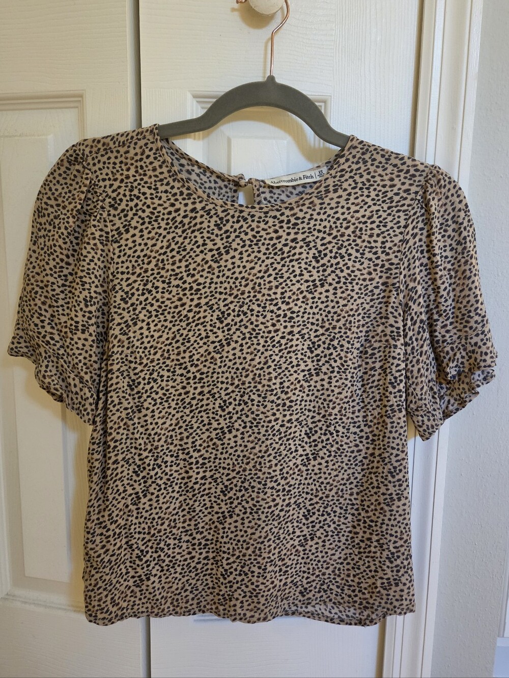Abercrombie & Fitch Tan and Black Leopard Print Short Sleeve Blouse